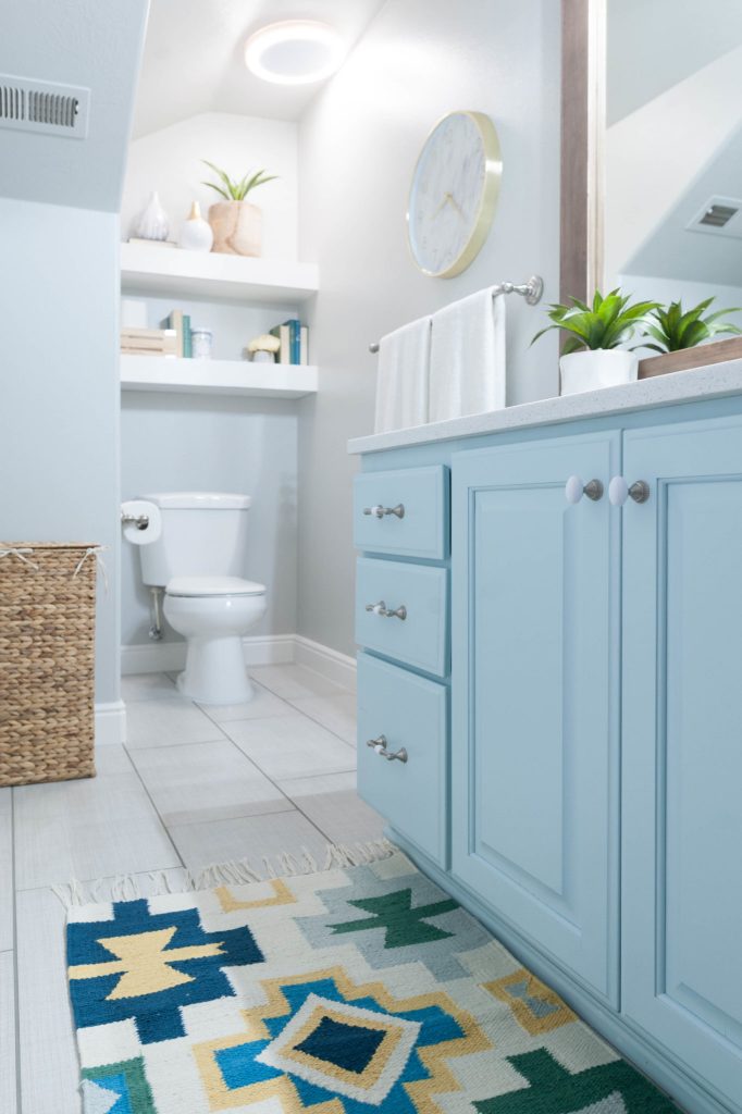 Grey, white, and Turquoise bathroom decor ideas-10