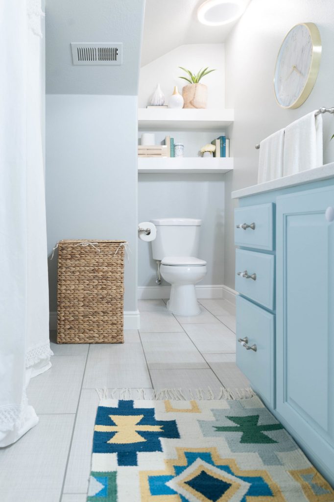 Grey, white, and Turquoise bathroom decor ideas-12
