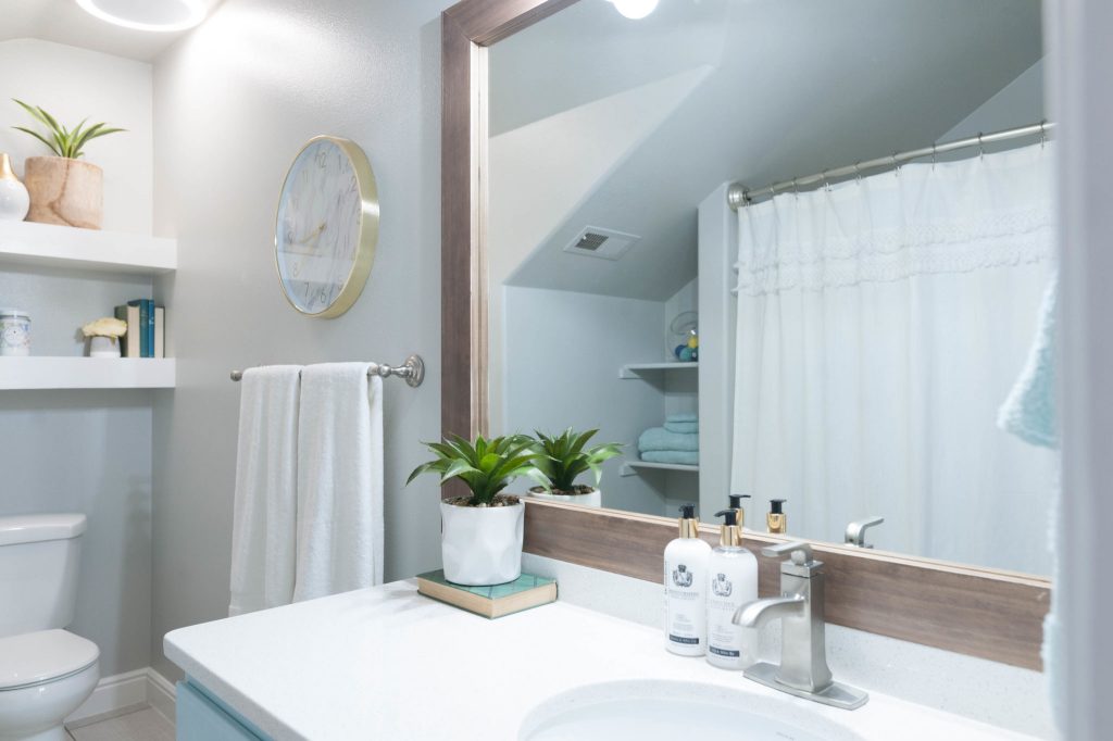 Grey, white, and Turquoise bathroom decor ideas-3