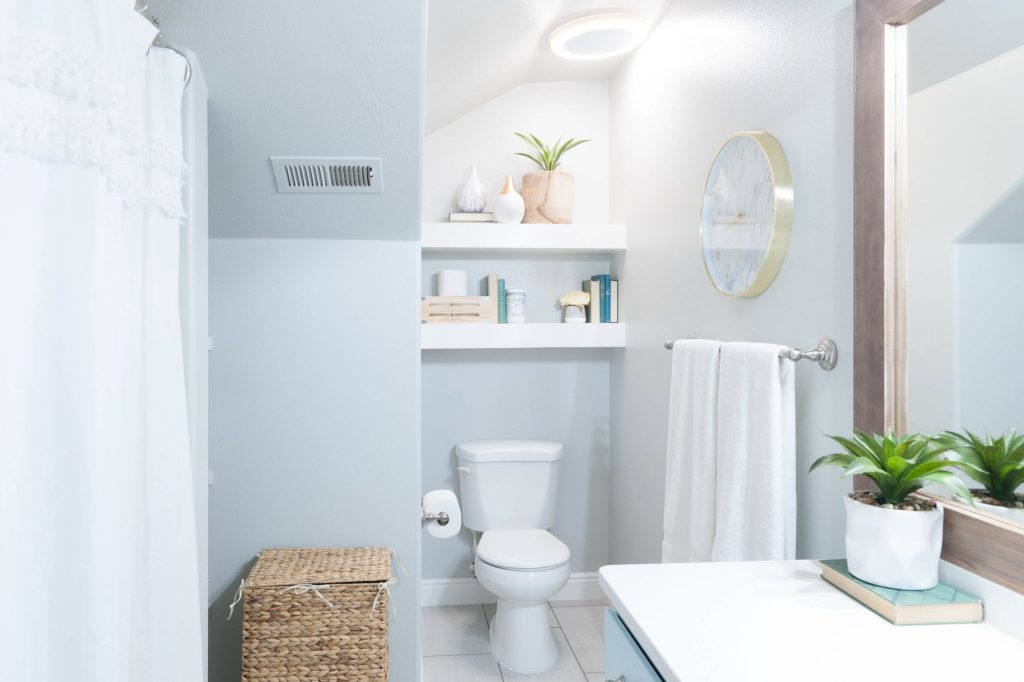 Grey, white, and Turquoise bathroom decor ideas-7